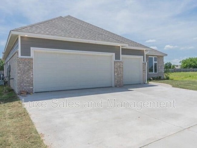10608 Glover River Dr in Yukon, OK - Building Photo - Building Photo