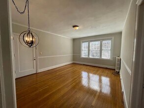 904 W Market St in Greensboro, NC - Building Photo - Building Photo