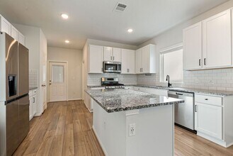 302 Timber Brook Dr in Hutto, TX - Building Photo - Building Photo