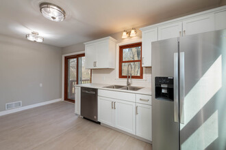 221 Norton St in Mankato, MN - Foto de edificio - Building Photo