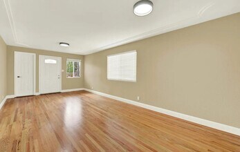 2125 102nd Ave in Oakland, CA - Building Photo - Building Photo