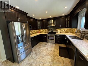 5503 Landsborough Ave in Mississauga, ON - Building Photo - Building Photo