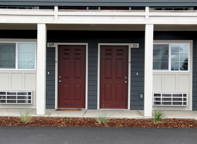 1409-1425 2nd Street Studio in Cheney, WA - Foto de edificio - Building Photo