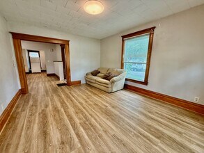 602 1st St NW in Waverly, IA - Foto de edificio - Building Photo