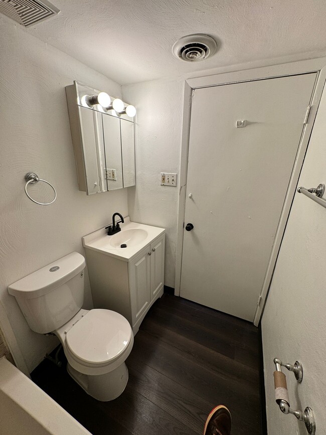 303 Peebles St, Unit 2 in Pittsburgh, PA - Building Photo - Building Photo