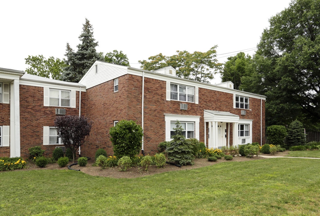 Taylor Gardens in East Brunswick, NJ - Building Photo
