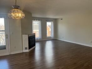 107 Marisa Ln in Cobourg, ON - Building Photo - Building Photo