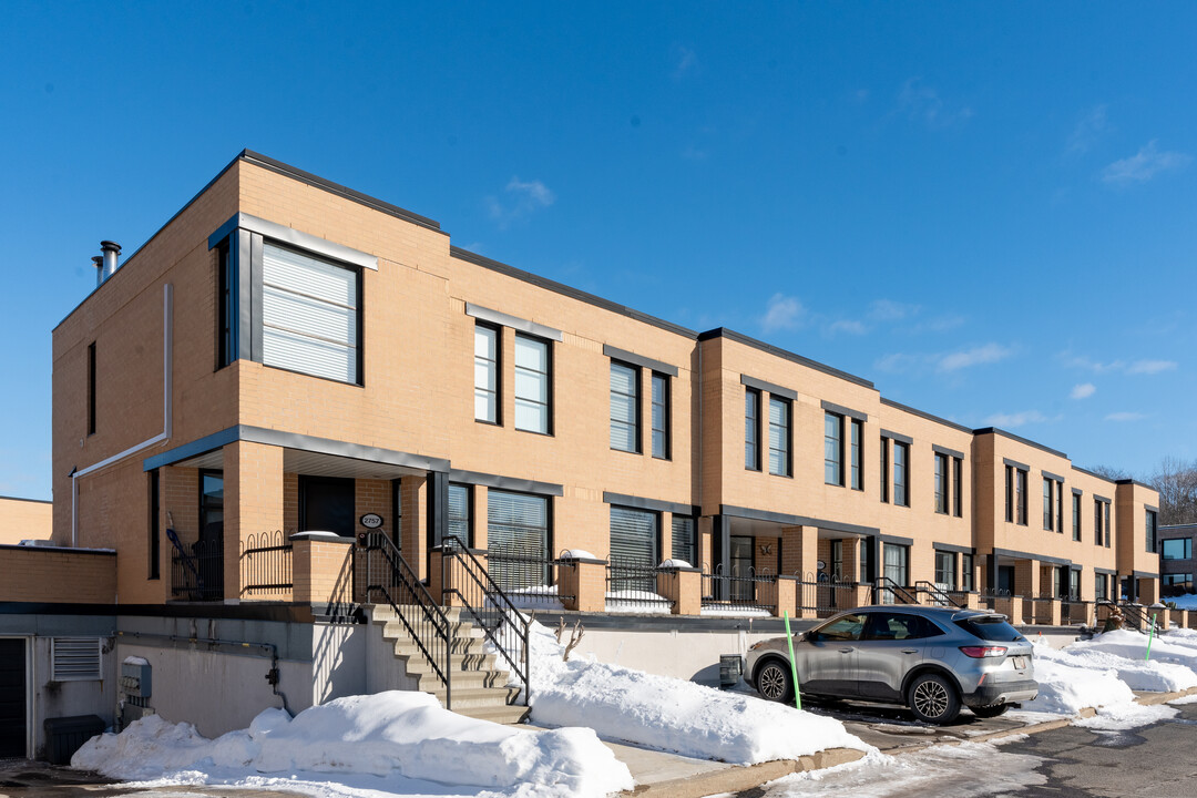 2773 Des Berges St in Lévis, QC - Building Photo