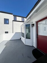 602.5 Narcissus Ave in Newport Beach, CA - Building Photo - Building Photo