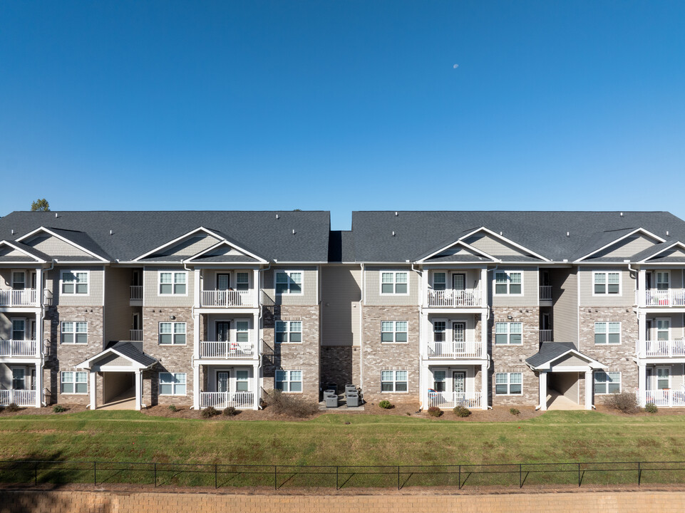 Peaks of Oakwood in Flowery Branch, GA - Foto de edificio