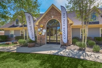 11320 Greenwell Springs Rd in Baton Rouge, LA - Building Photo - Building Photo