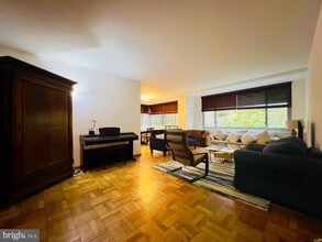 4200 Cathedral Ave NW in Washington, DC - Building Photo - Building Photo