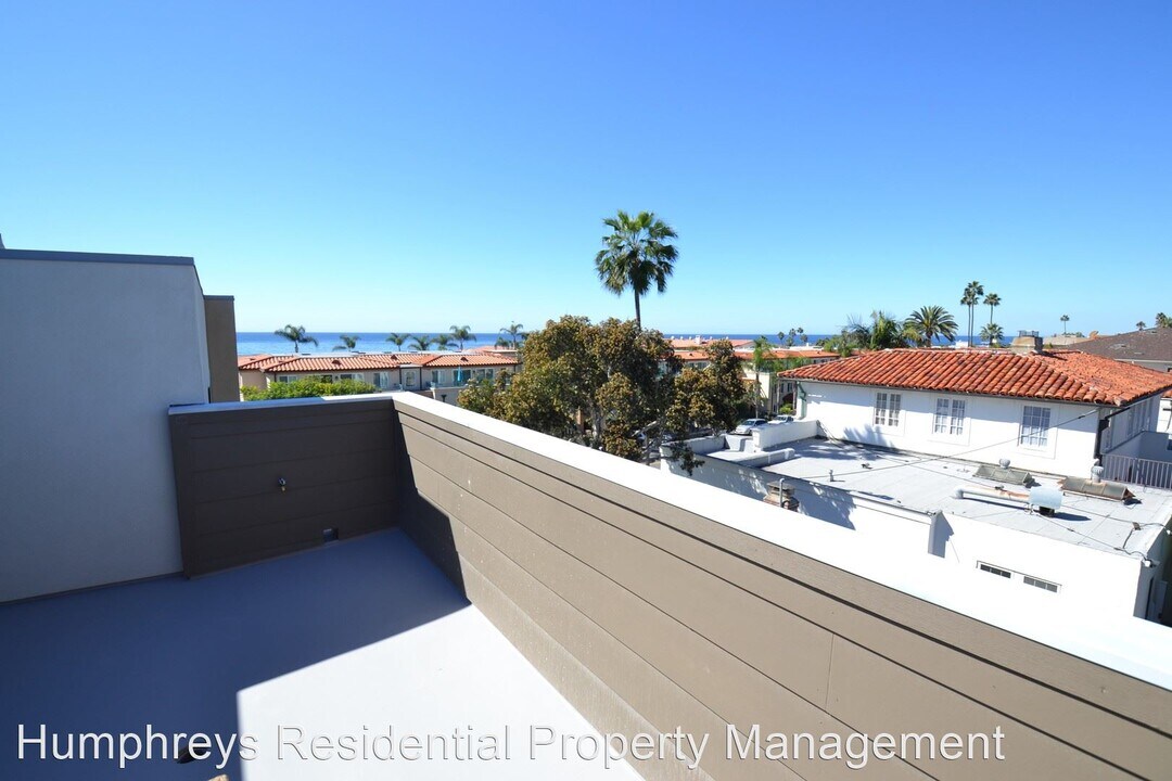 7421 Olivetas Ave in San Diego, CA - Building Photo