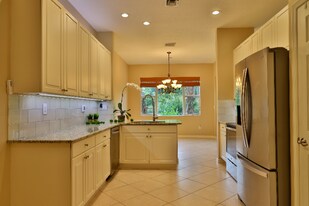 266 SW Walking Path in Stuart, FL - Building Photo