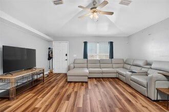 2174 19th Ave SW in Largo, FL - Building Photo - Building Photo