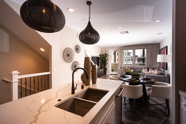 1109 Hibiscus Way in Oceanside, CA - Foto de edificio - Building Photo