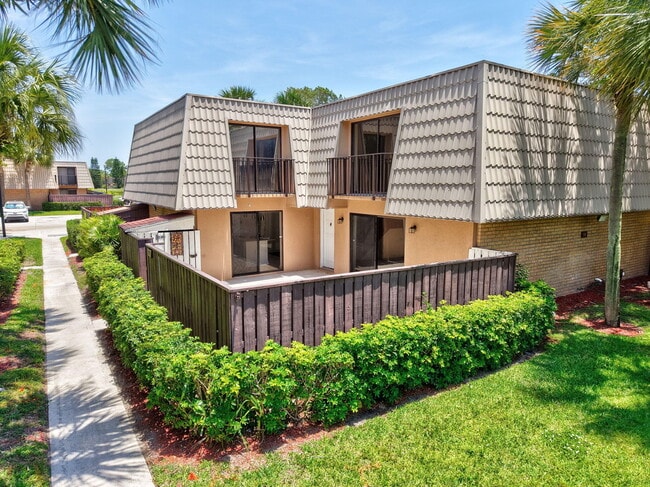 6604 66th Way in West Palm Beach, FL - Building Photo - Building Photo
