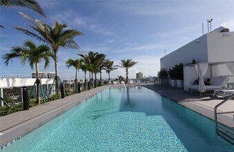 10201 E Bay Harbor Dr, Unit 506 in Bay Harbor Islands, FL - Foto de edificio - Building Photo