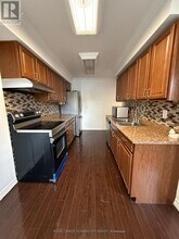 20 Horseshoe Ct in Brampton, ON - Building Photo - Building Photo