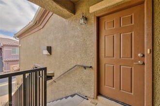 6868 Sky Pointe Dr in Las Vegas, NV - Building Photo - Building Photo