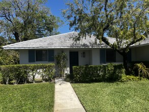 840 Club Dr in Palm Beach Gardens, FL - Building Photo - Building Photo