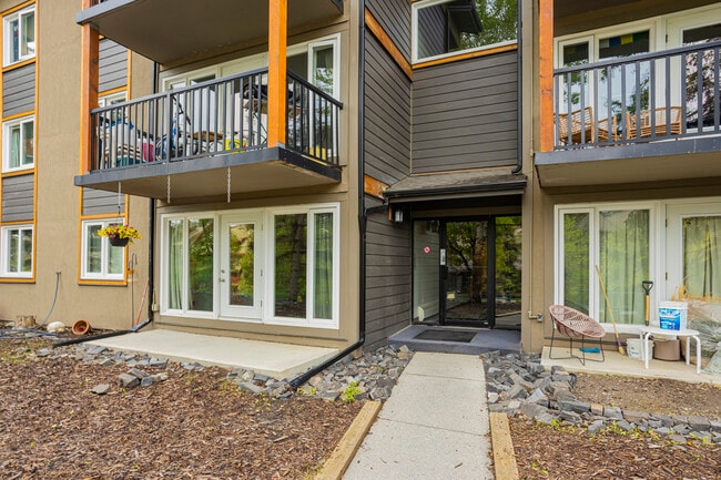 443 Muskrat St in Banff, AB - Building Photo - Building Photo