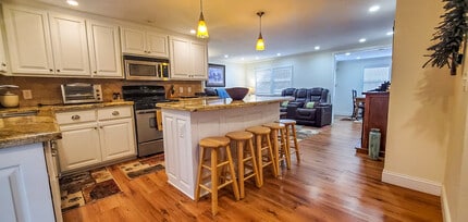 135 Freedom Trail in West Jefferson, NC - Building Photo - Building Photo