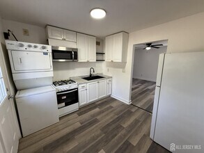 1060 Terrace Blvd in Ewing Township, NJ - Building Photo - Building Photo