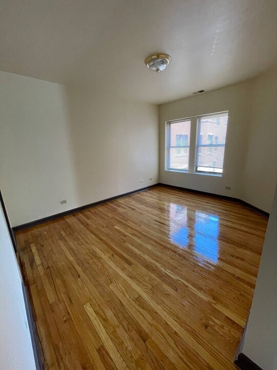 7918 S Essex Ave in Chicago, IL - Building Photo