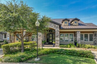 Paladin in Longview, TX - Foto de edificio - Building Photo