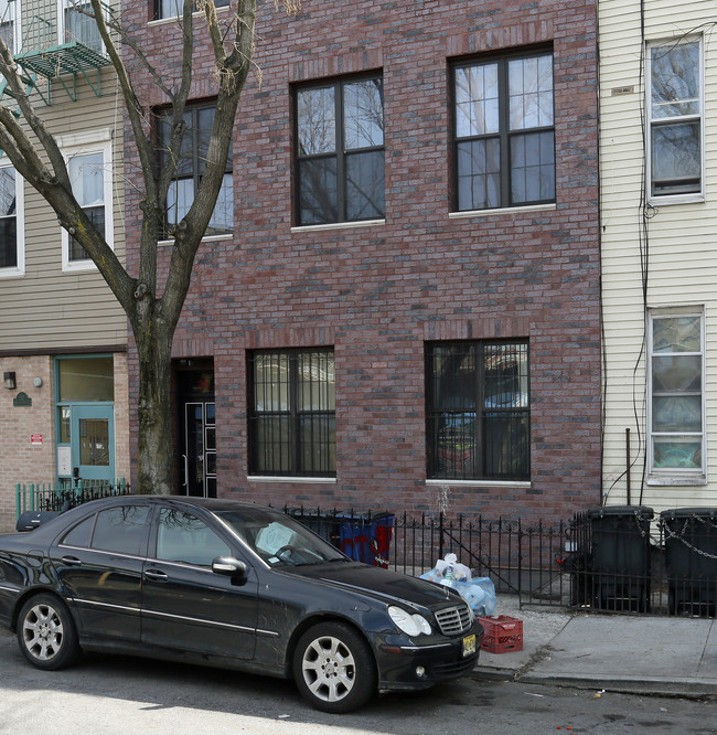 30 Ditmars St in Brooklyn, NY - Building Photo - Building Photo