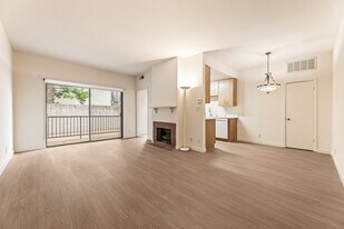 12011 Rochester Ave, Unit Unit 2 in Los Angeles, CA - Building Photo