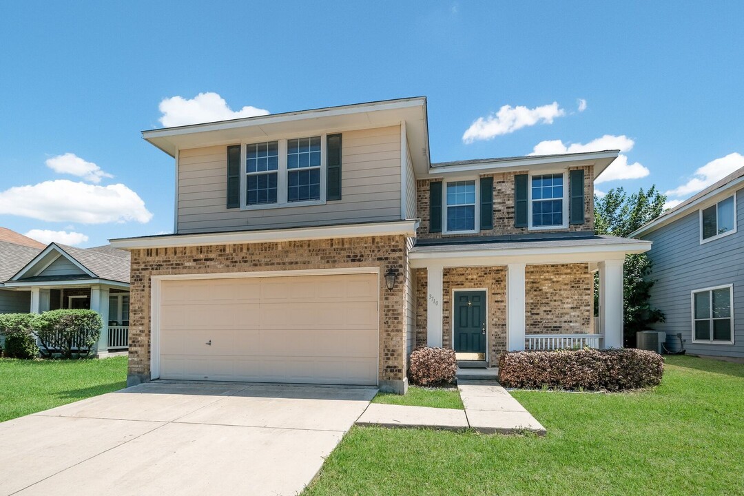 3710 Green Breeze in San Antonio, TX - Building Photo