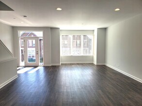 1257 Gateway Ct in Northbrook, IL - Foto de edificio - Building Photo