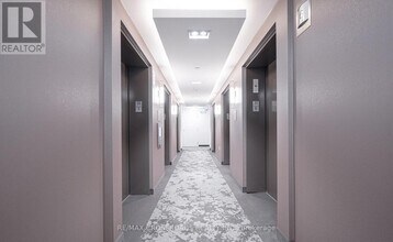 30 Shore Breeze Dr in Toronto, ON - Building Photo - Building Photo