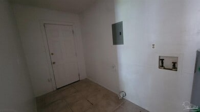 5411 E Shore Dr in Pensacola, FL - Building Photo - Building Photo