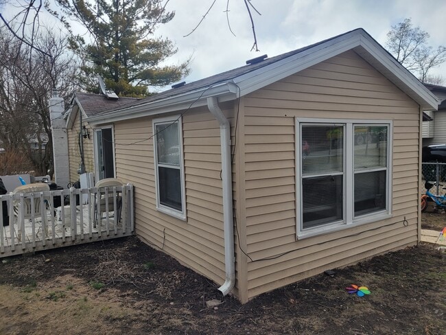 1809 Galilee Ave in Zion, IL - Foto de edificio - Building Photo