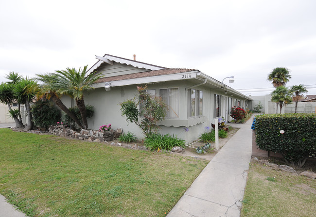 2114 E La Palma Ave