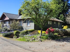 4 Webster Pl in Bremerton, WA - Building Photo - Building Photo