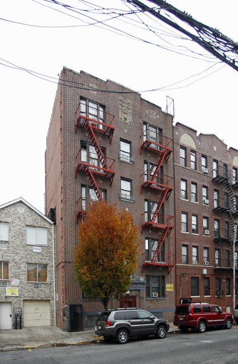 1323 College Ave in Bronx, NY - Foto de edificio