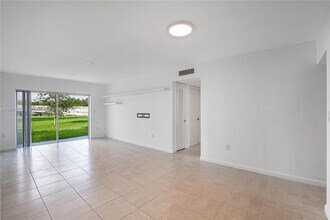 7660 SW 82nd St in Miami, FL - Building Photo - Building Photo