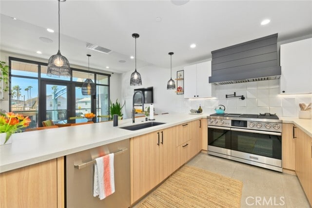 502 E Balboa Blvd in Newport Beach, CA - Building Photo - Building Photo