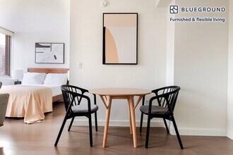 561 10th Ave in New York, NY - Building Photo - Building Photo