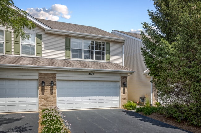 2479 Stoughton Cir in Aurora, IL - Building Photo - Building Photo