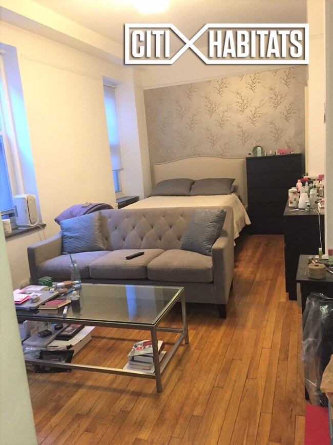 101 W 80th St-Unit -2A in New York, NY - Building Photo - Building Photo