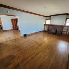 5273 Pearl Rd in Parma, OH - Foto de edificio - Building Photo