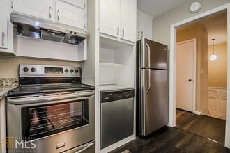 Room in House on Reba Rd in Lawrenceville, GA - Building Photo - Building Photo