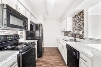 Cambridge Apartments in Angleton, TX - Building Photo - Building Photo