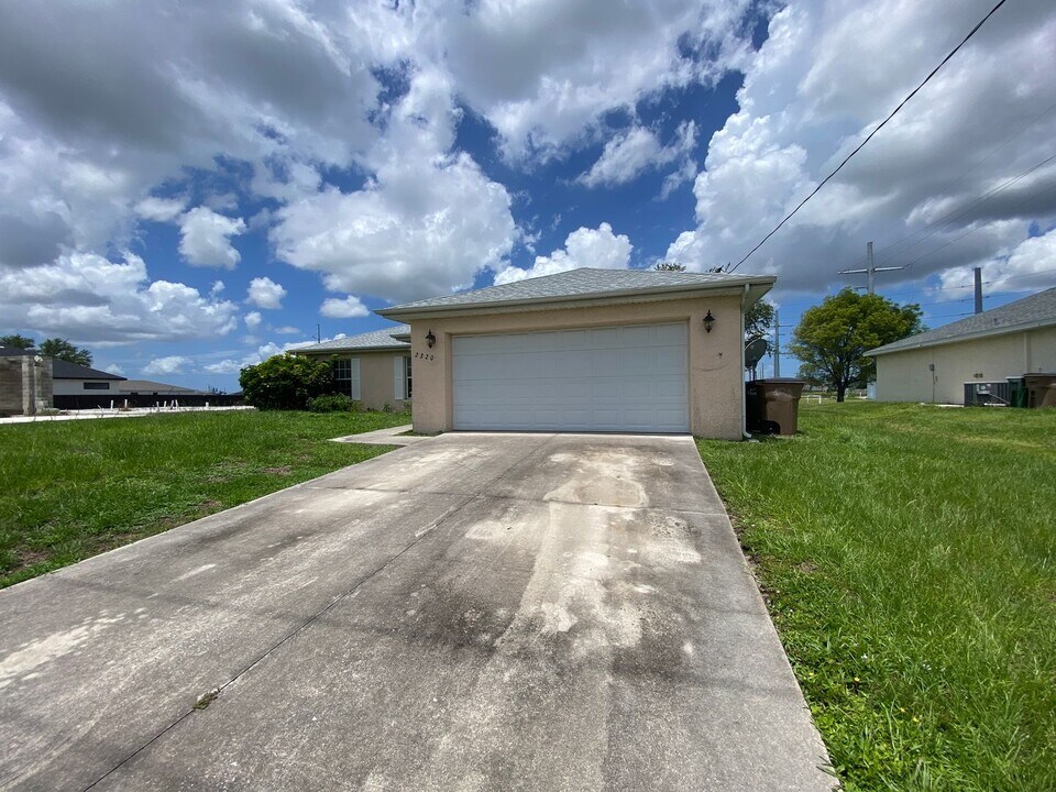 2320 NE Juanita Pl in Cape Coral, FL - Building Photo
