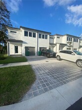 5195 SW 37th St in Pembroke Park, FL - Building Photo - Building Photo